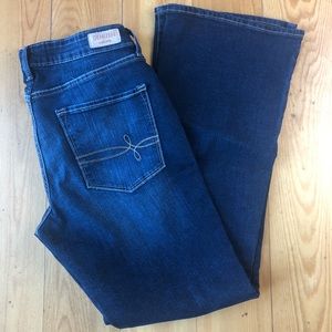 Denizen Levi Modern Bootcut Jeans. Size 8S